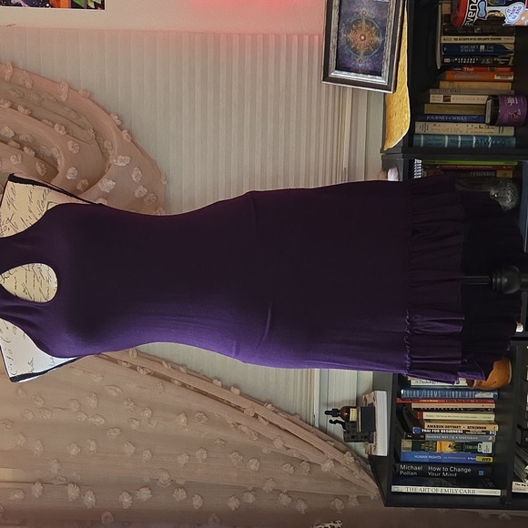 Keyhole Hi-low Ruffle Dress - Picture 2 of 6